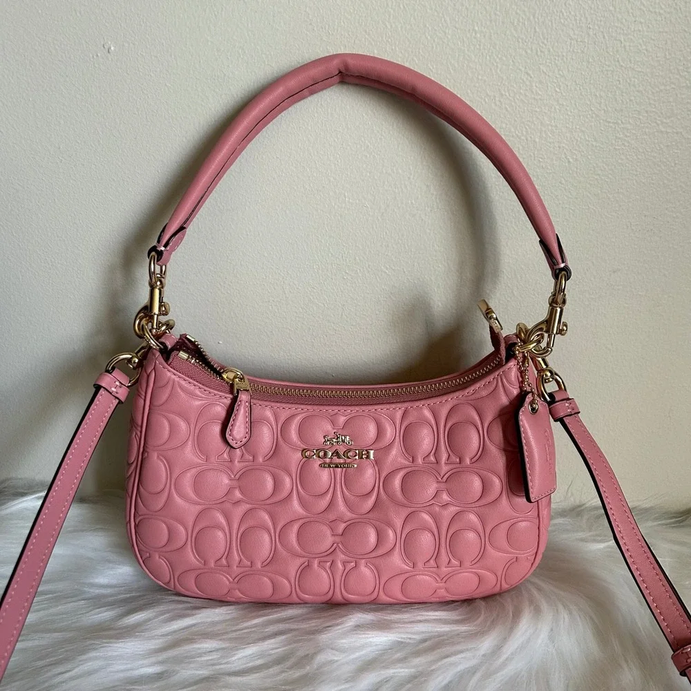 Coach Teri Pink Signature Leather Shoulder Bag Excellent